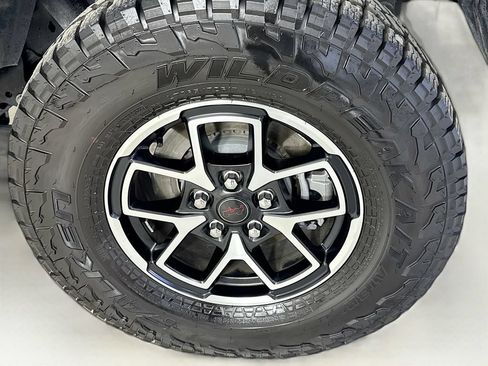 Used 2025 Jeep Gladiator Rubicon w/ Safety Group AWD/4WD image 41