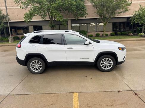 Used 2019 Jeep Cherokee Latitude w/ Popular Appearance Group AWD/4WD image 7