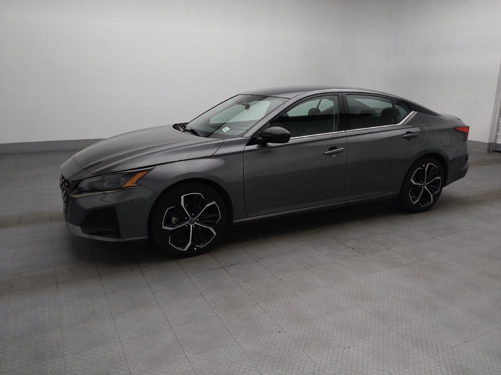 Used 2025 Nissan Altima 2.5 SR FWD image 2