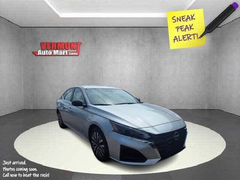 Used 2024 Nissan Altima 2.5 SV FWD image 1