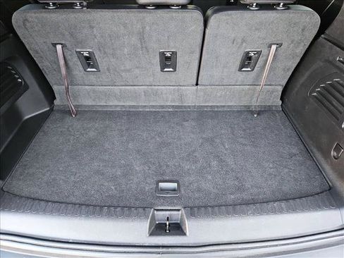 Used 2025 Chevrolet Traverse LT FWD image 6