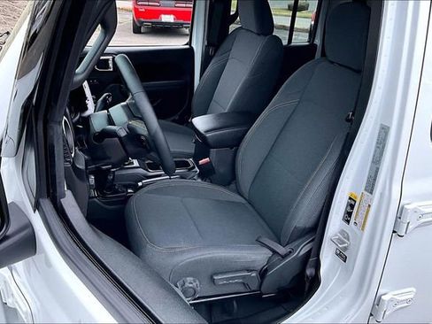 Used 2024 Jeep Gladiator Sport image 18