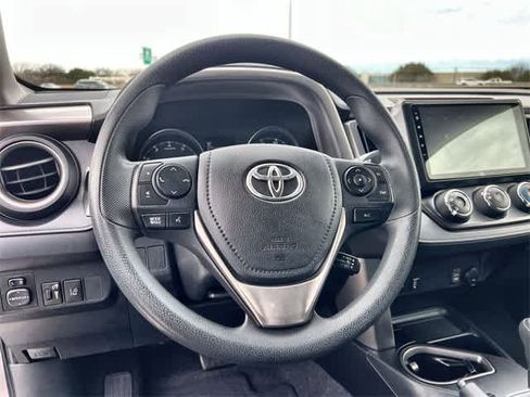 Used 2018 Toyota RAV4 LE image 17