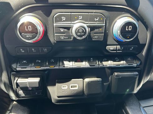 Used 2019 GMC Sierra 1500 Denali w/ Technology Package AWD/4WD image 32