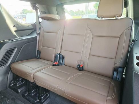 Used 2025 Chevrolet Tahoe High Country AWD/4WD image 10