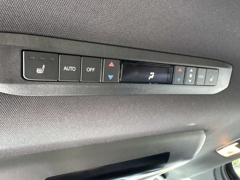 Used 2025 Toyota Sienna Platinum AWD/4WD image 16
