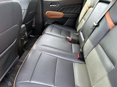 Used 2024 GMC Canyon AT4 w/ AT4 Premium Package AWD/4WD image 10