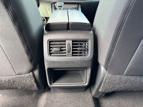 Used 2022 Nissan Rogue S image 29