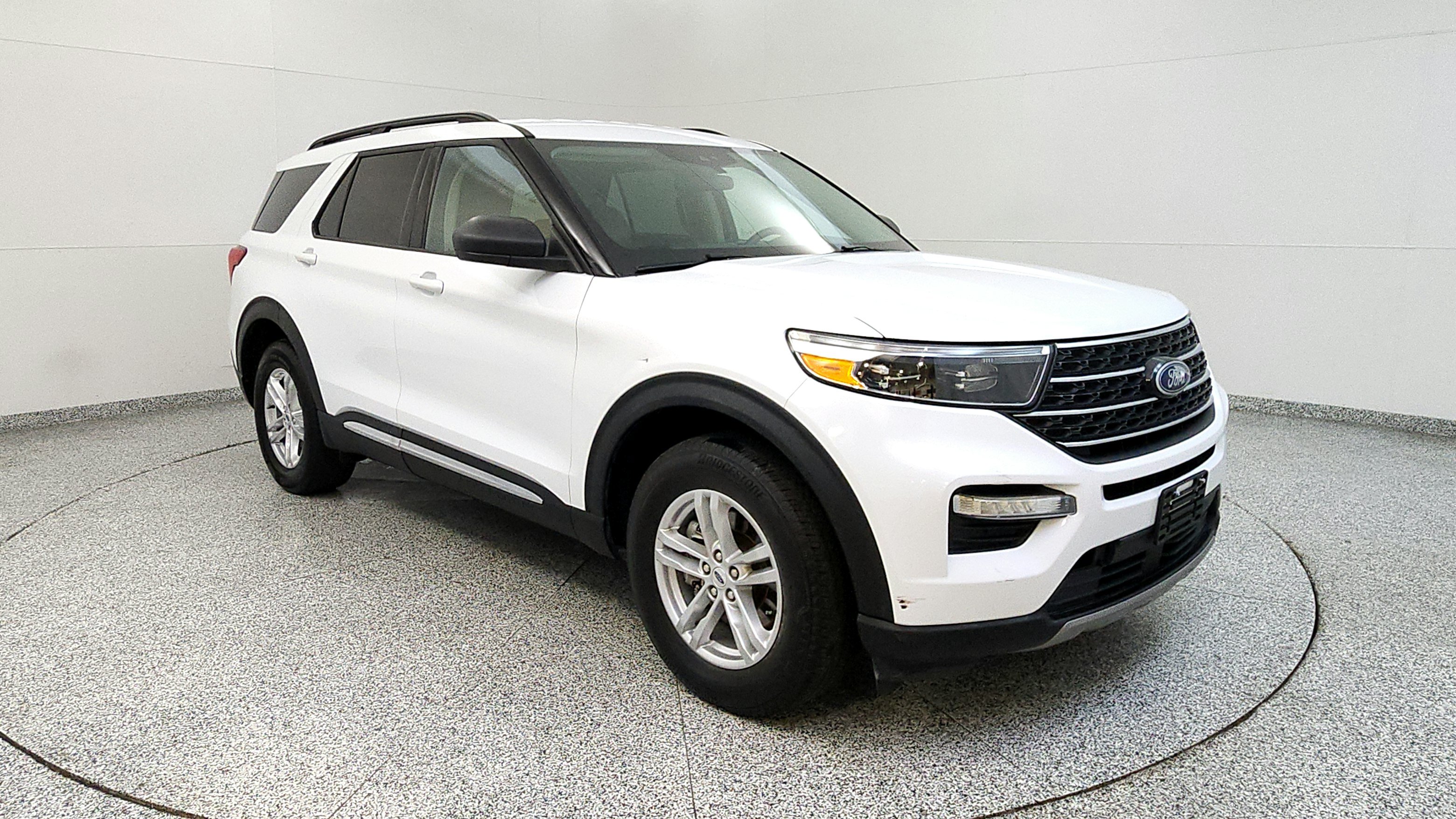 Used 2023 Ford Explorer XLT w/ Equipment Group 202A AWD/4WD image 1