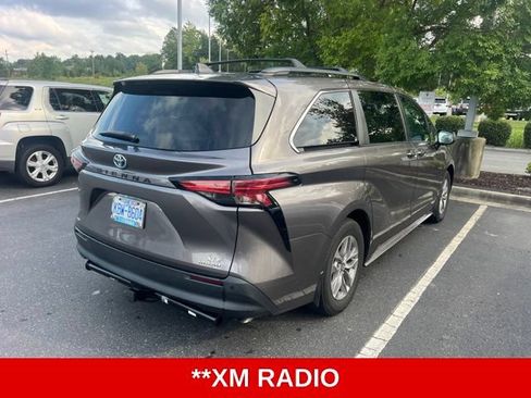 Used 2021 Toyota Sienna XLE w/ XLE Plus Package AWD/4WD image 6