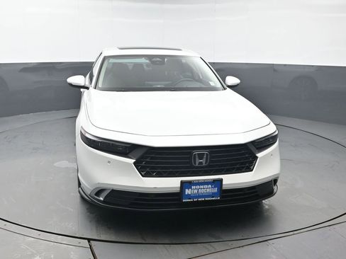 Used 2024 Honda Accord Touring image 9