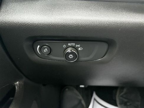 Used 2022 Chevrolet Traverse LT image 22