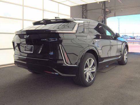 Used 2024 Cadillac Lyriq Tech AWD/4WD image 2