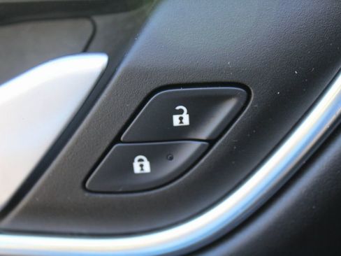 Used 2022 Chevrolet Suburban RST image 24