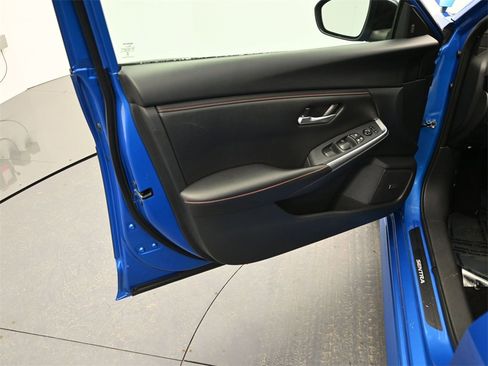 Used 2024 Nissan Sentra SR w/ SR Premium Package image 18