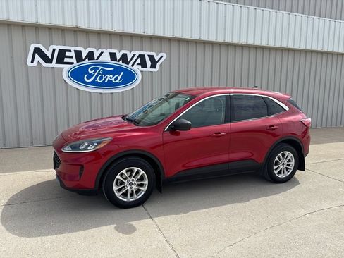 Used 2022 Ford Escape SE w/ Cold Weather Package AWD/4WD image 1