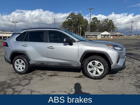 Used 2021 Toyota RAV4 LE image 6