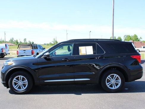 Used 2023 Ford Explorer XLT AWD/4WD image 6