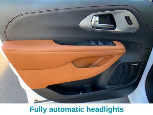 New 2026 Chrysler Pacifica Pinnacle image 11