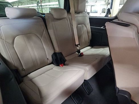 Used 2024 Ford Expedition Limited image 15