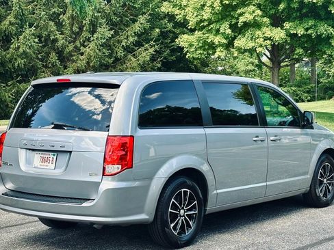 Used 2018 Dodge Grand Caravan SE FWD image 8