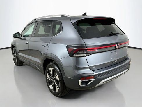 Used 2025 Volkswagen Taos SE w/ Panoramic Sunroof Package AWD/4WD image 7