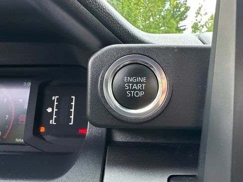 Certified 2025 Toyota 4Runner SR5 AWD/4WD image 37