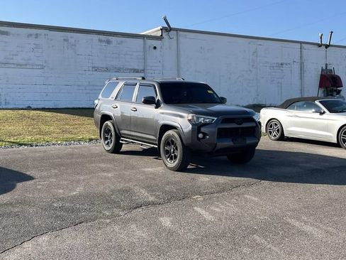 Used 2016 Toyota 4Runner SR5 AWD/4WD image 2