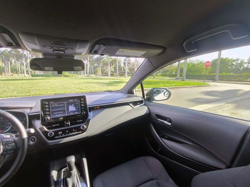 Used 2020 Toyota Corolla SE FWD image 23