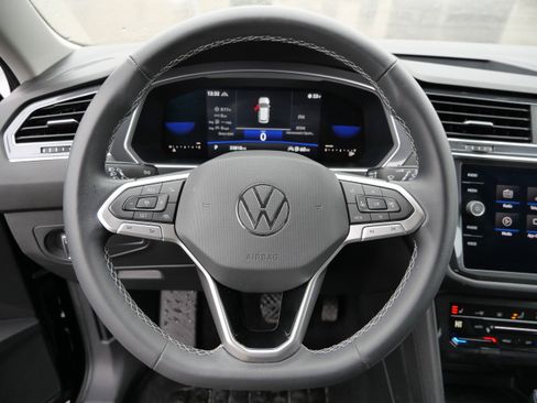 Certified 2022 Volkswagen Tiguan SE image 26