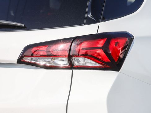 Used 2022 Chevrolet Equinox LT image 24