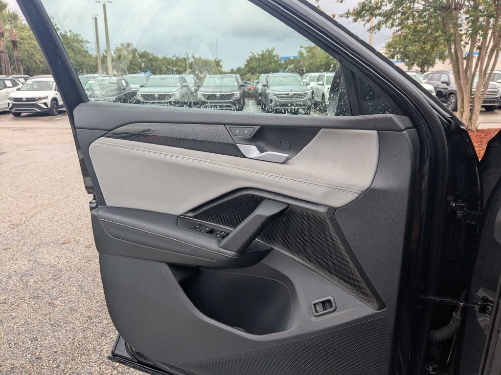Certified 2026 Volkswagen Tiguan SE R-Line FWD image 30