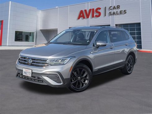 Used 2024 Volkswagen Tiguan SE image 1