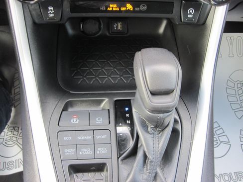 Used 2023 Toyota RAV4 XLE AWD/4WD image 17
