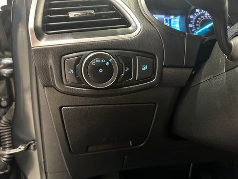 Used 2024 Ford Edge SEL image 16