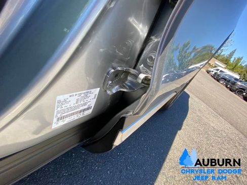 Used 2022 Ford Explorer XLT AWD/4WD image 32