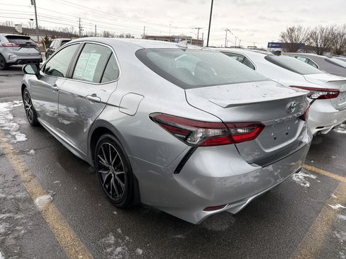 Used 2022 Toyota Camry SE image 5