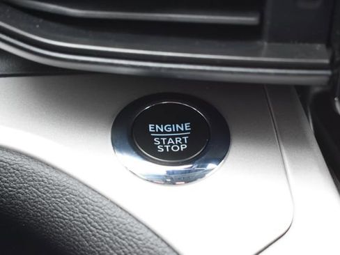 Used 2023 Ford Explorer XLT image 20