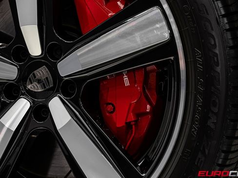 Used 2025 Porsche Cayenne Turbo image 21