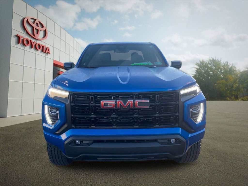 Used 2024 GMC Canyon Elevation w/ Elevation Premium Package AWD/4WD image 8