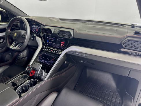 Used 2020 Lamborghini Urus Base image 28
