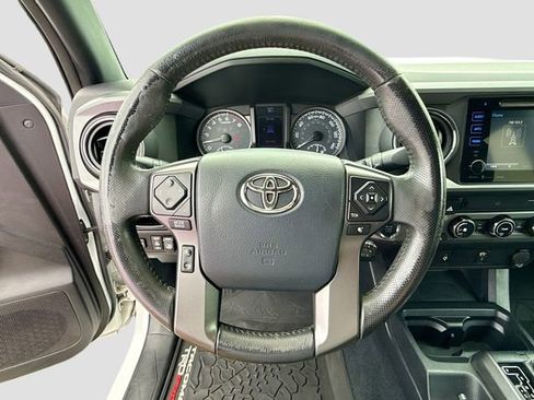 Used 2017 Toyota Tacoma TRD Sport w/ Tow Package RWD image 11