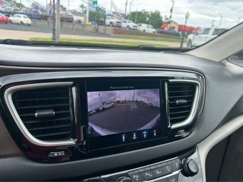 Used 2018 Chrysler Pacifica Touring-L w/ Advanced Safetytec Group FWD image 34