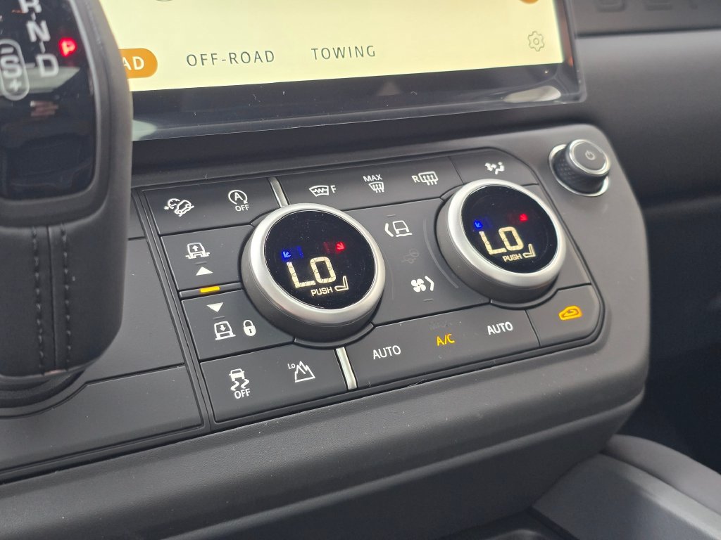 New 2026 Land Rover Defender 110 X-Dynamic SE AWD/4WD image 24