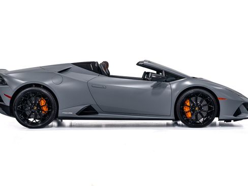 Used 2024 Lamborghini Huracan EVO AWD/4WD image 9