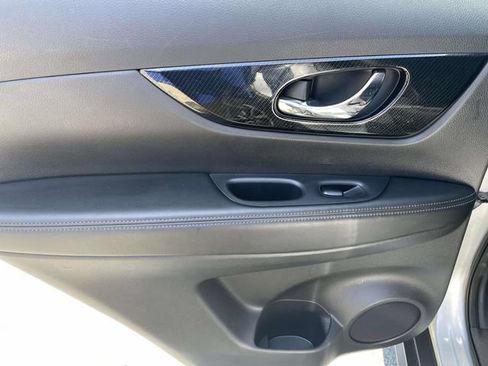 Used 2019 Nissan Rogue SL FWD image 17