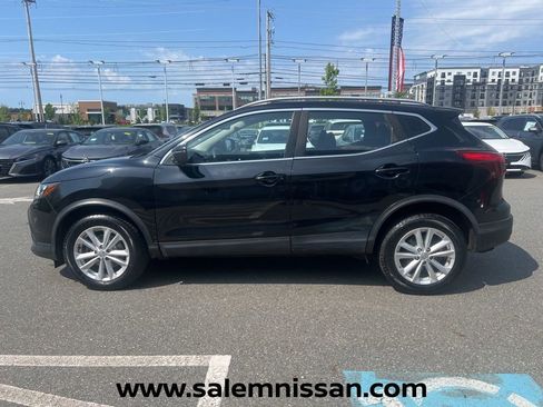 Used 2018 Nissan Rogue Sport SV AWD/4WD image 4