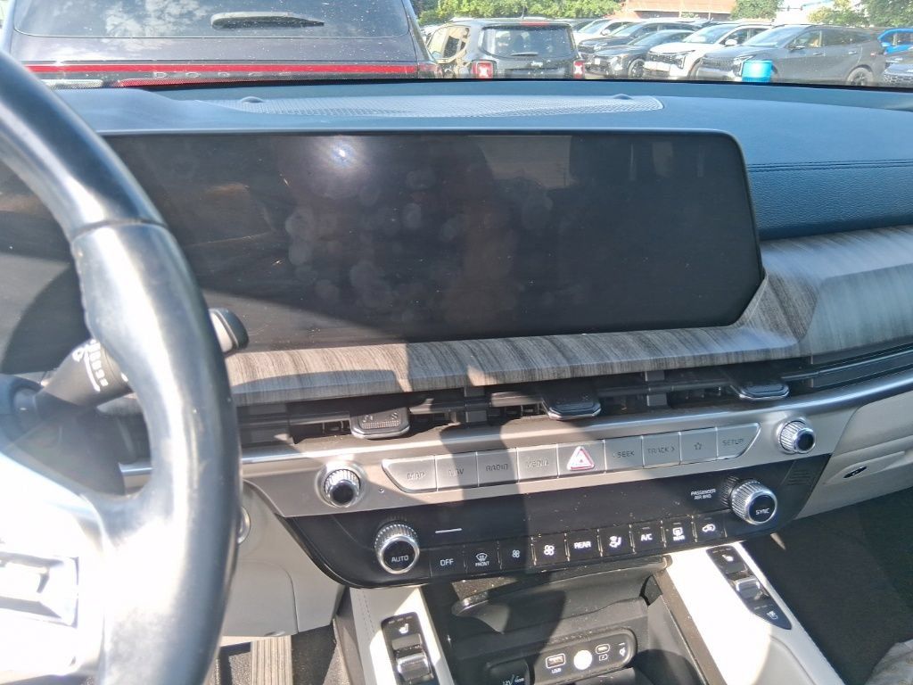 Certified 2023 Kia Telluride EX w/ EX Captain's Chair Package FWD image 9
