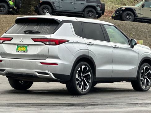 Used 2024 Mitsubishi Outlander SE image 4