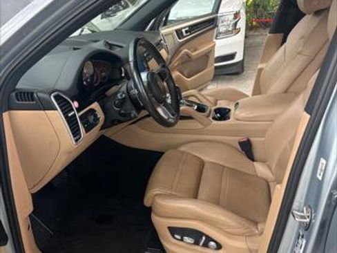 Used 2020 Porsche Cayenne image 11